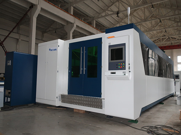 2500w Fuldt Lukket Fedtbord Fibre Laser Sheet Klippemaskine